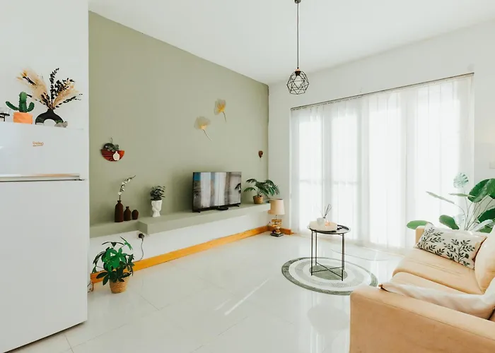 Cozy Seaside One-bedroom Penthouse 슬리에마