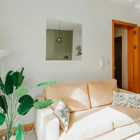 Cozy Seaside One-bedroom Penthouse *