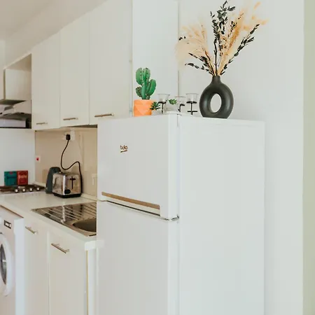 Cozy Seaside One-bedroom Penthouse * סליאמה