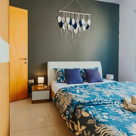 Cozy Seaside One-bedroom Penthouse