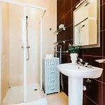 Cozy Seaside One-bedroom Penthouse شقة *